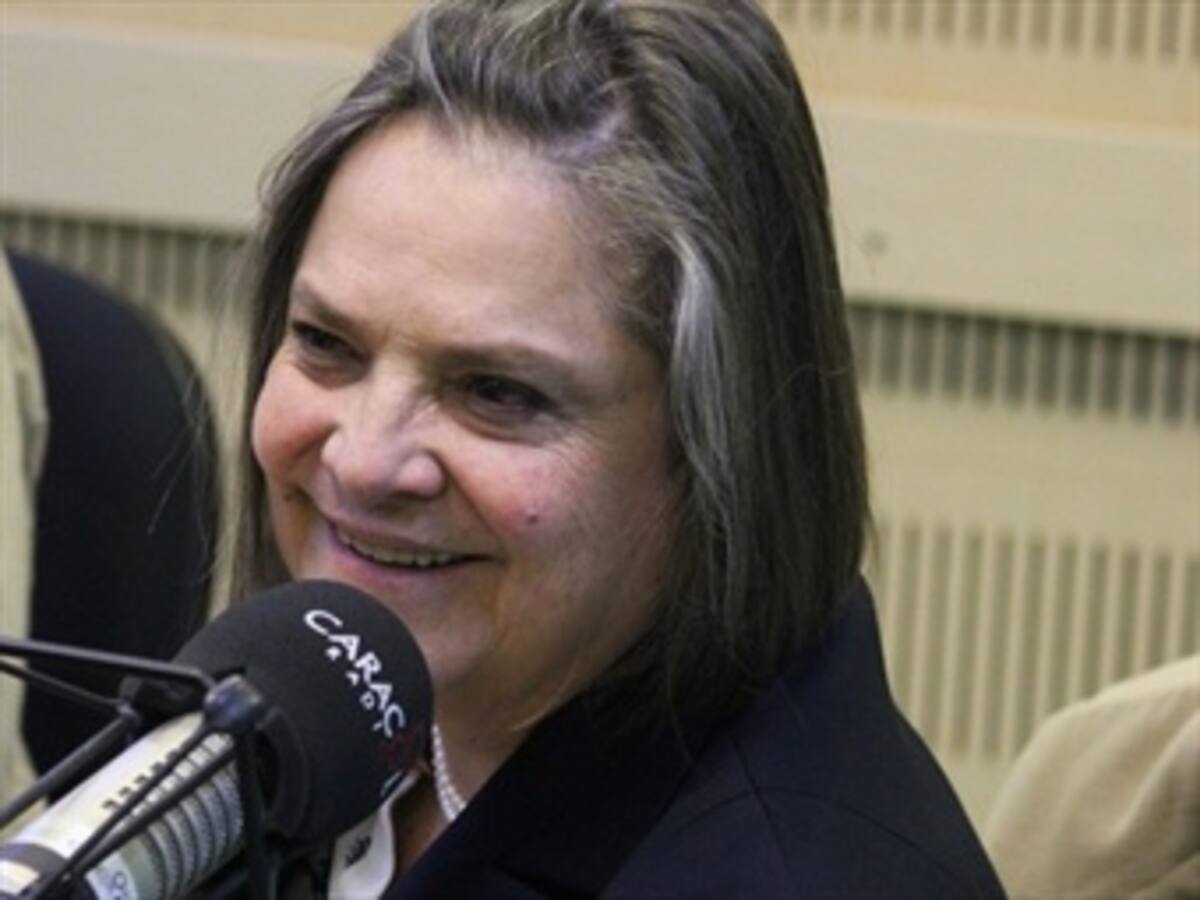 Estoy en plena decisión de buscar acuerdos para la Alcaldía: Clara López