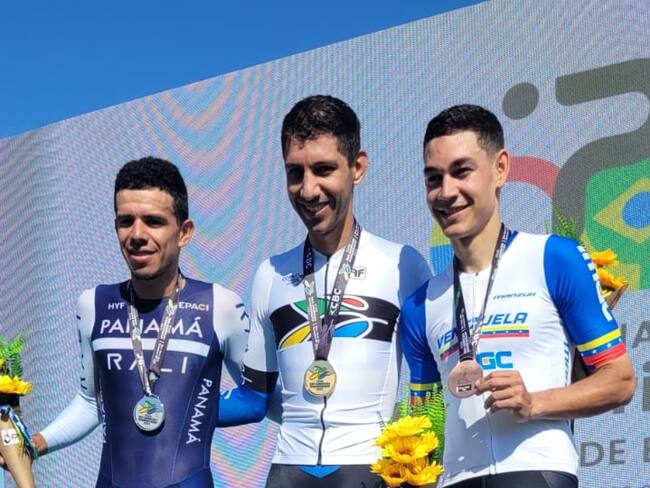 Walter Vargas con su nuevo oro en el Campeonato Panamericano de ruta / Federación Colombiana de Ciclismo.