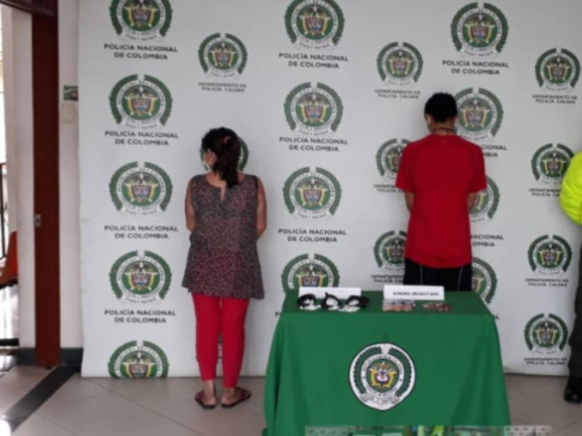 Madre e hijo capturados por presuntamente comercializar estupefacientes
