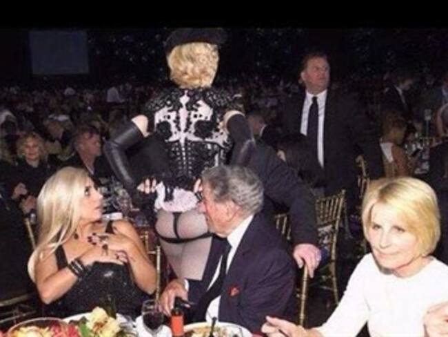 Rihanna y Madonna, blanco de los memes por su vestido en los Grammy