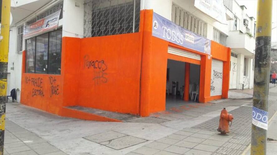 Denuncian ataque a sede de Iván Duque en Bucaramanga. Foto: La Wcon Julio Sánchez Cristo