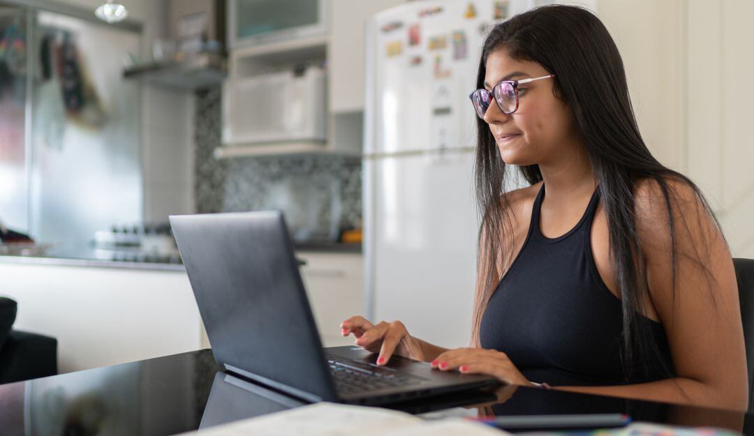 joven buscando trabajo.