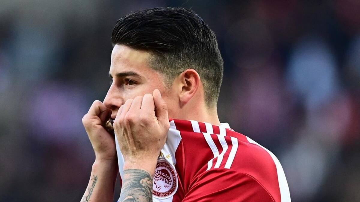 James reapareció en remontada del Olympiacos ante el PAOK