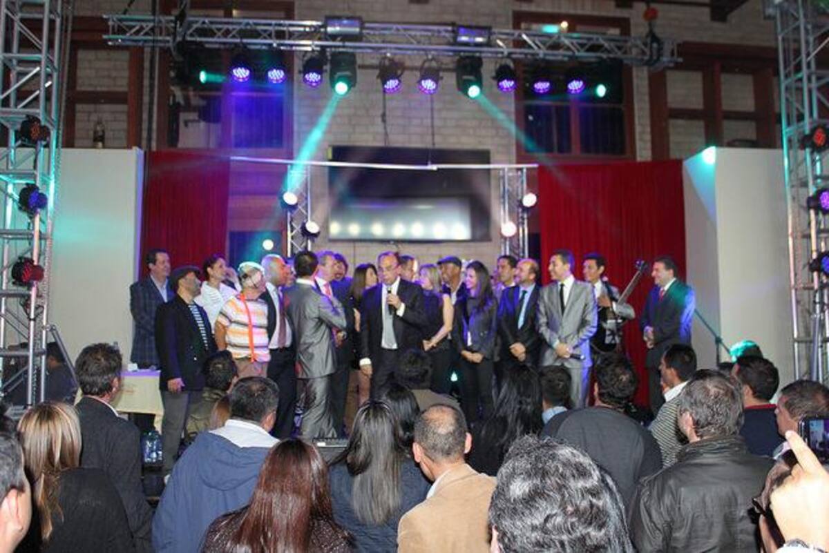 Con imitaciones en vivo y la presencia de sus colaboradores de varias ciudades, fue destacada la labor de Peláez en el programa. Fotos: Cortesía Don Jediondo Campestre.