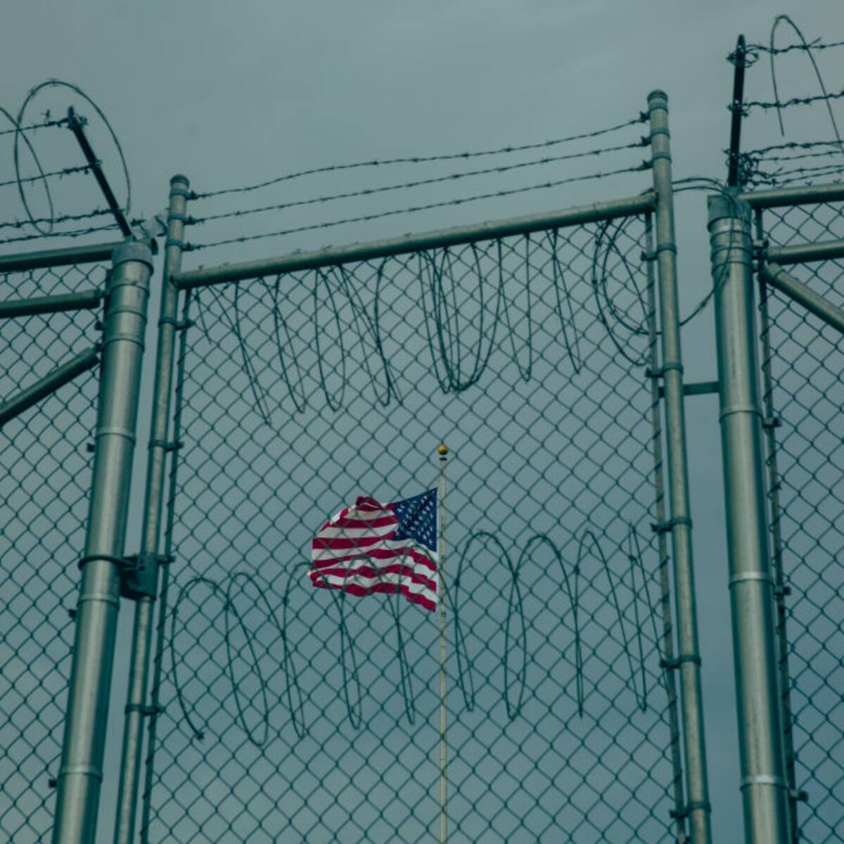 EE.UU. suspende plan de alojar migrantes en tiendas de campaña en Guantánamo