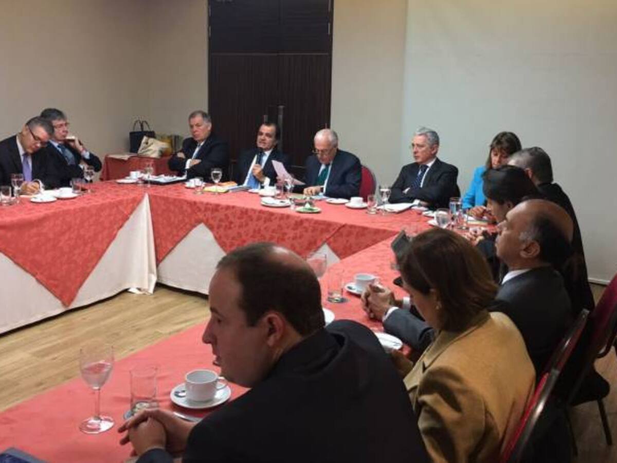 Cumbre del No previa a reunión con el presidente Santos