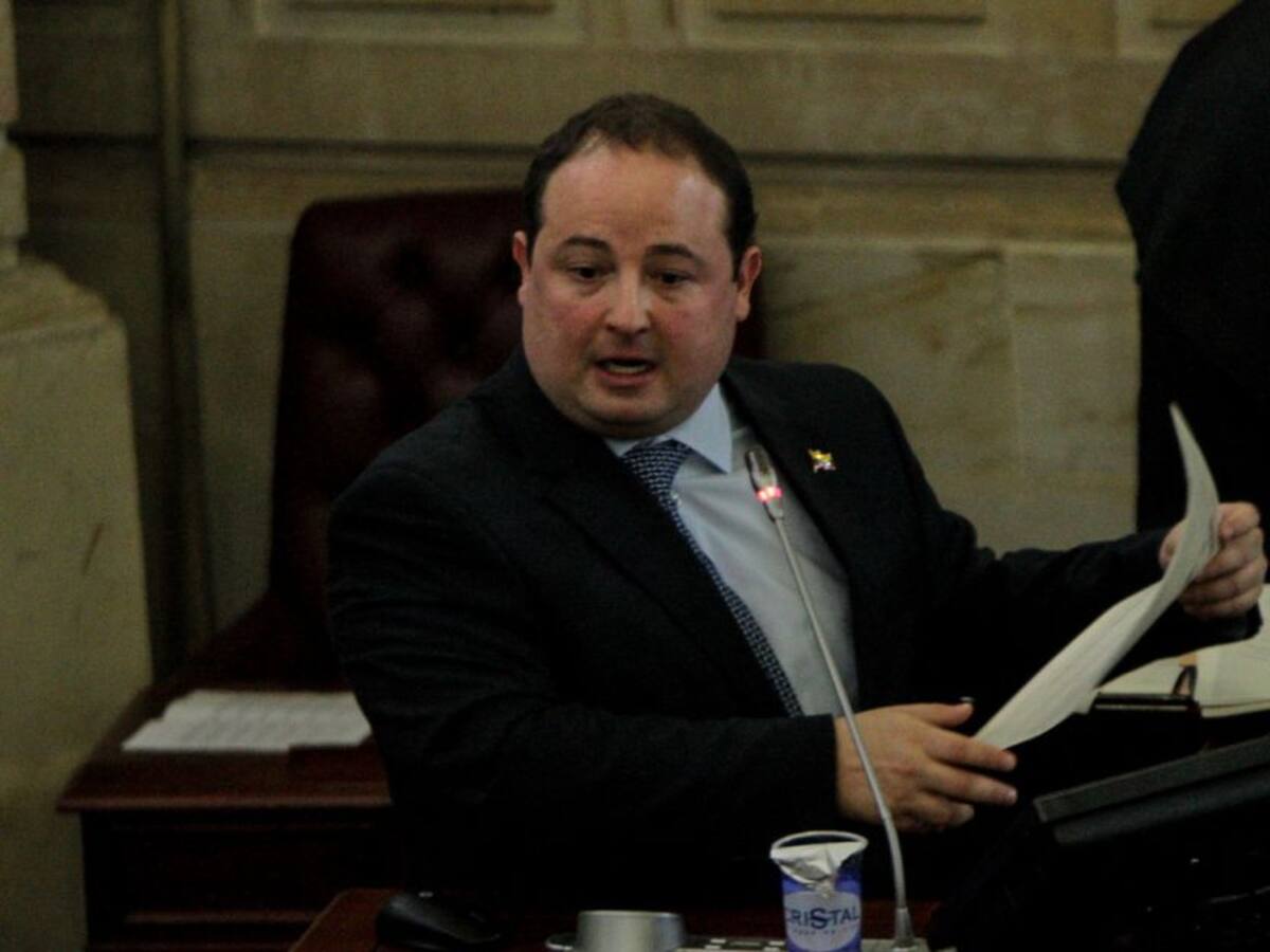 Senador Fernando Araújo radica cinco proyectos en inicio de sesiones