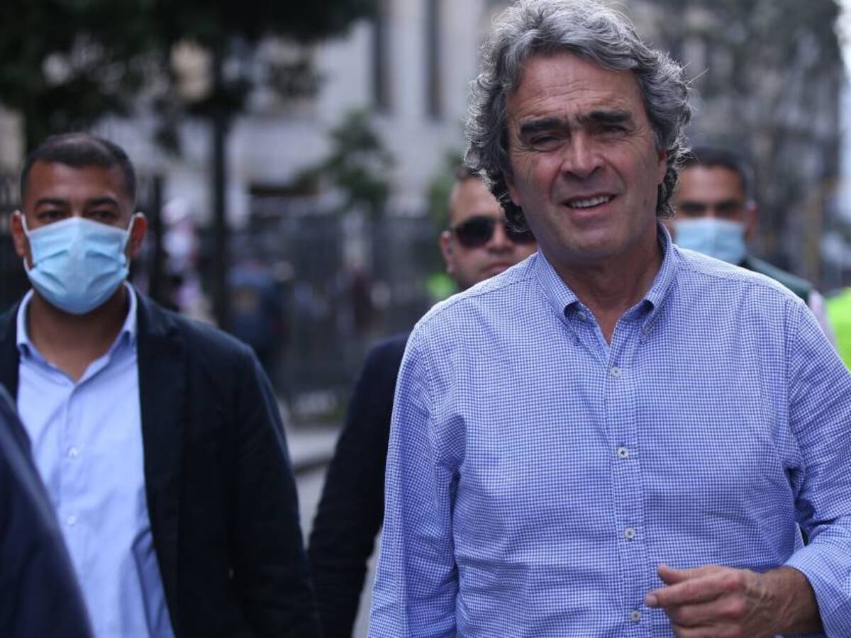 A Fajardo lo quemamos y fue una tarea dura: Polémica por declaraciones de senadora