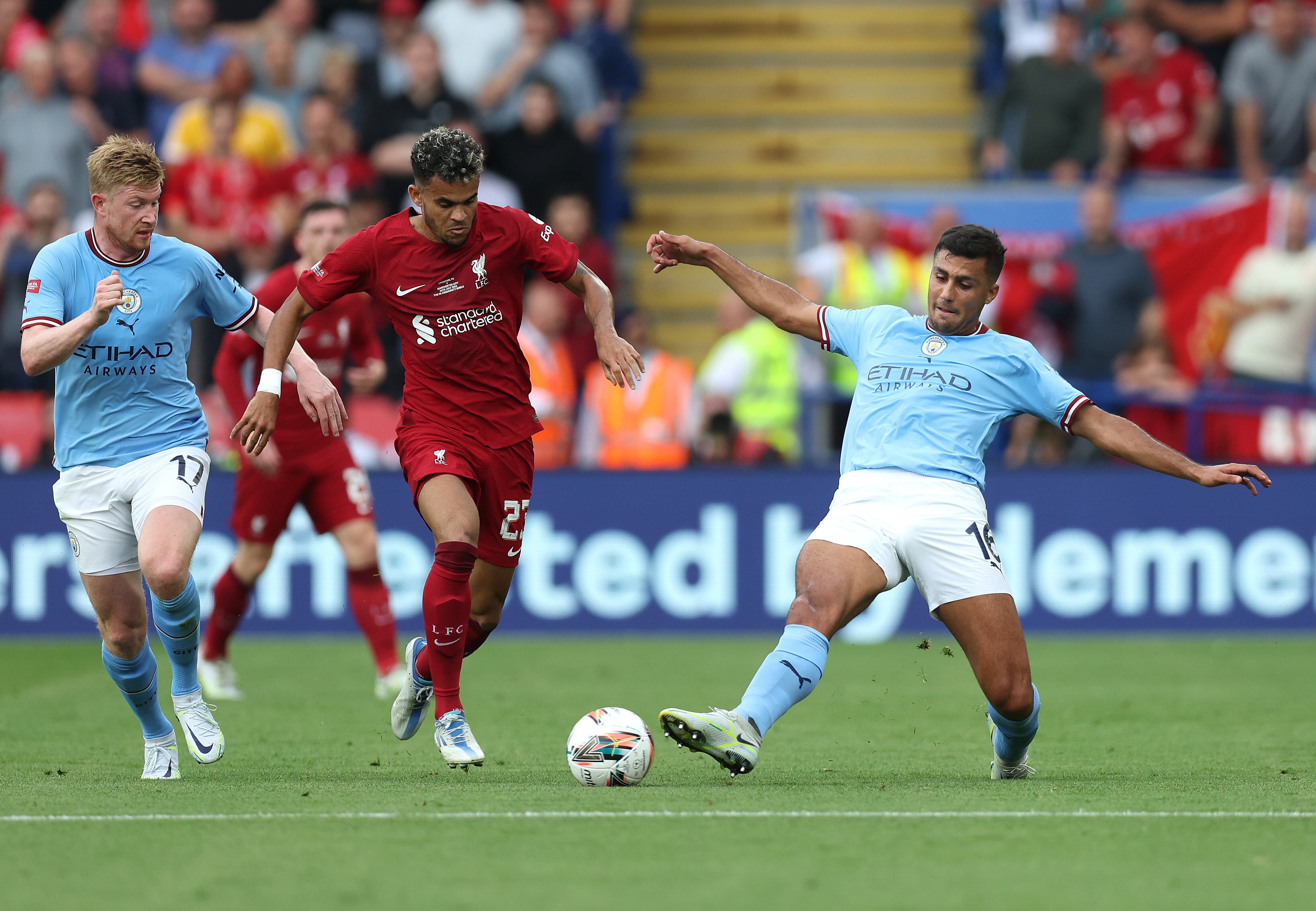 Luis Díaz enfrentando al Manchester City en la Community Shield de la temporada 2022-2023. (Photo by Alex Morton - The FA/The FA via Getty Images)