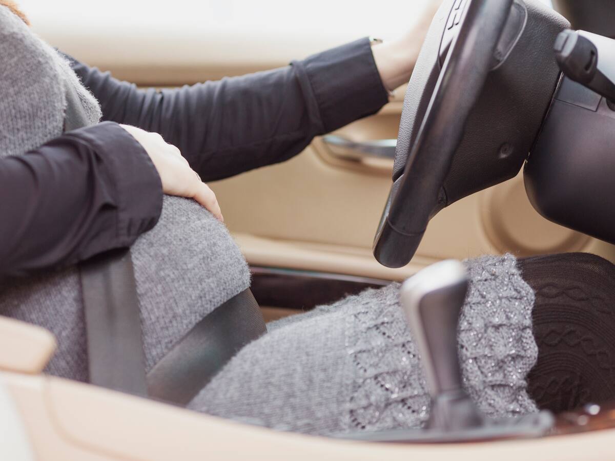 Dejó mal parqueado el carro con esta nota: “No me multen, estoy por parir”