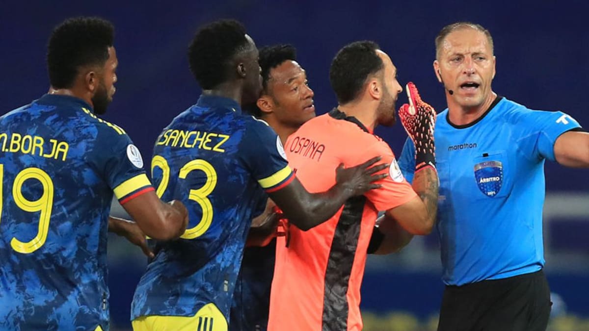 ¿El VAR convalidó el primer gol de Brasil? Se revela audio con Pitana