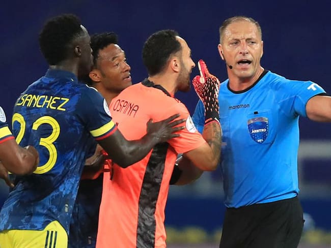 Polémica de cisión del árbitro Néstor Pitana que terminó en gol a favor de Brasil frente a Colombia por la Copa América.