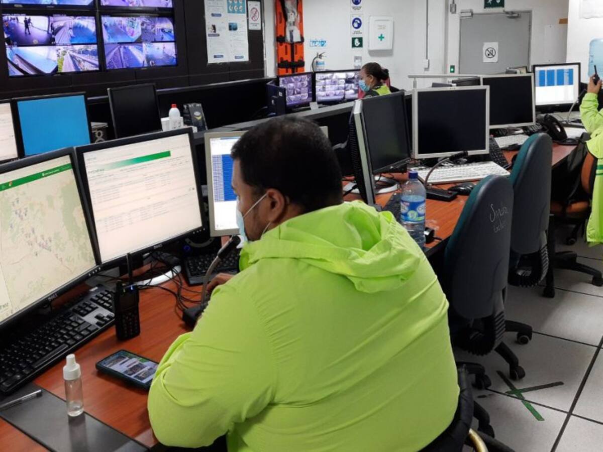 Metrolínea suspende operaciones por protesta de taxistas