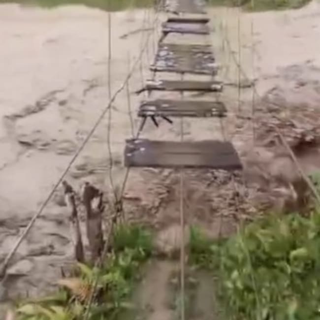 Puente hamaca en zona rural de La Esperanza. / Foto: Cortesía.