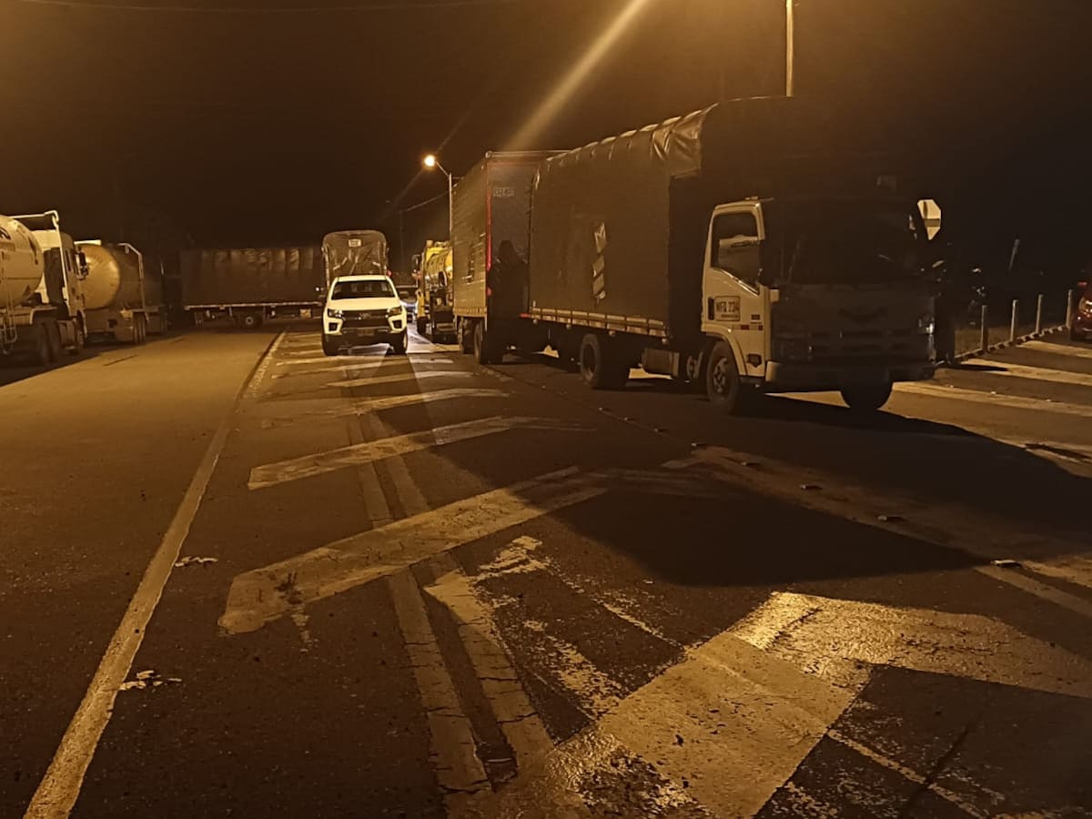 Transportadores de carga protestan en vías de Nariño