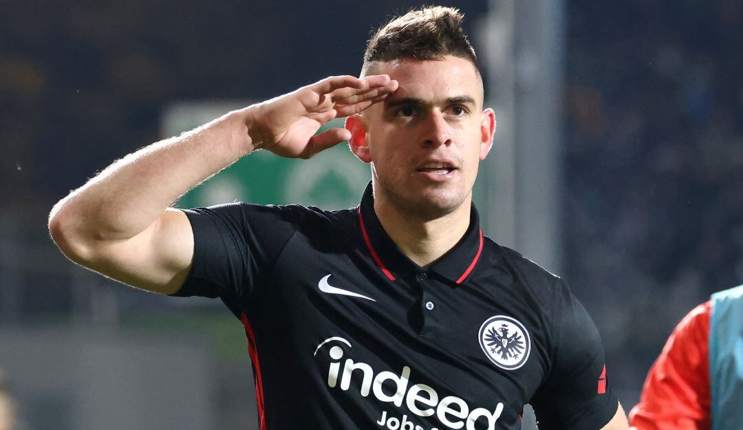 Rafael Santos Borré y el Frankfurt tiene la mejor opción para clasificar líderes de su grupo.