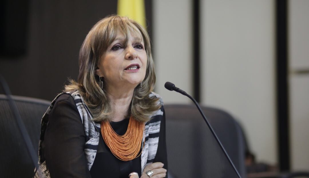 Ángela María Robledo asistió, por primera vez, a las reuniones que han venido adelantando sectores del centro