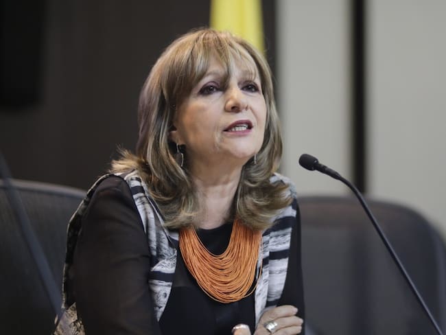 Ángela María Robledo asistió, por primera vez, a las reuniones que han venido adelantando sectores del centro