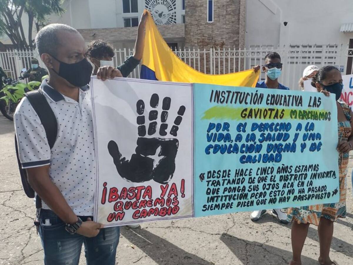 Realizaron plantón para exigir inversiones en la I.E Las Gaviotas