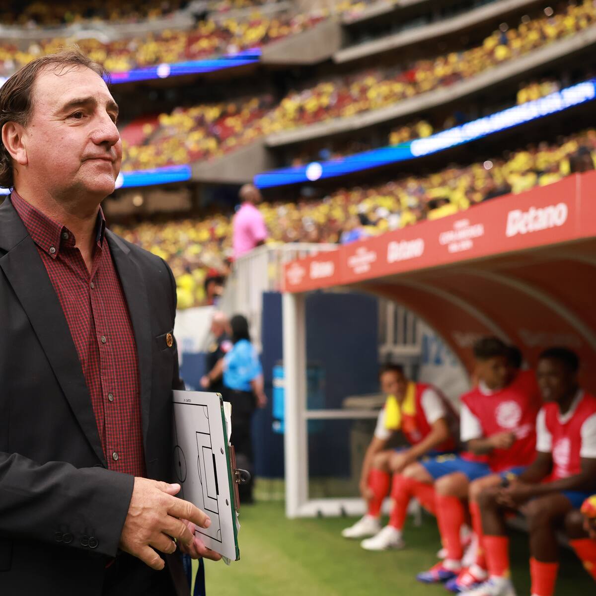 Néstor Lorenzo, entre los mejores 10 técnicos del mundo: conozca el listado completo