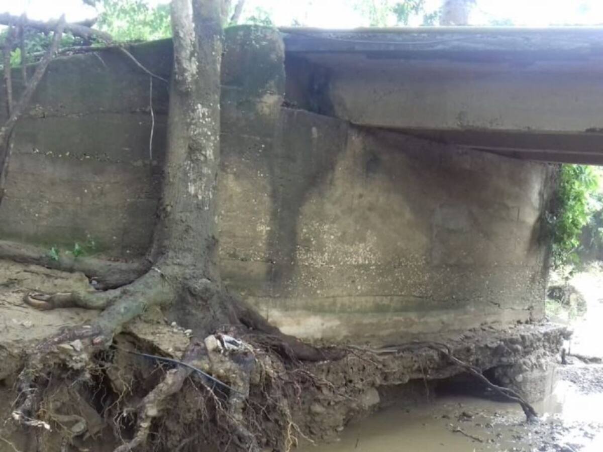 Fuertes corrientes de arroyos afectaron tres puentes en Clemencia, Bolívar
