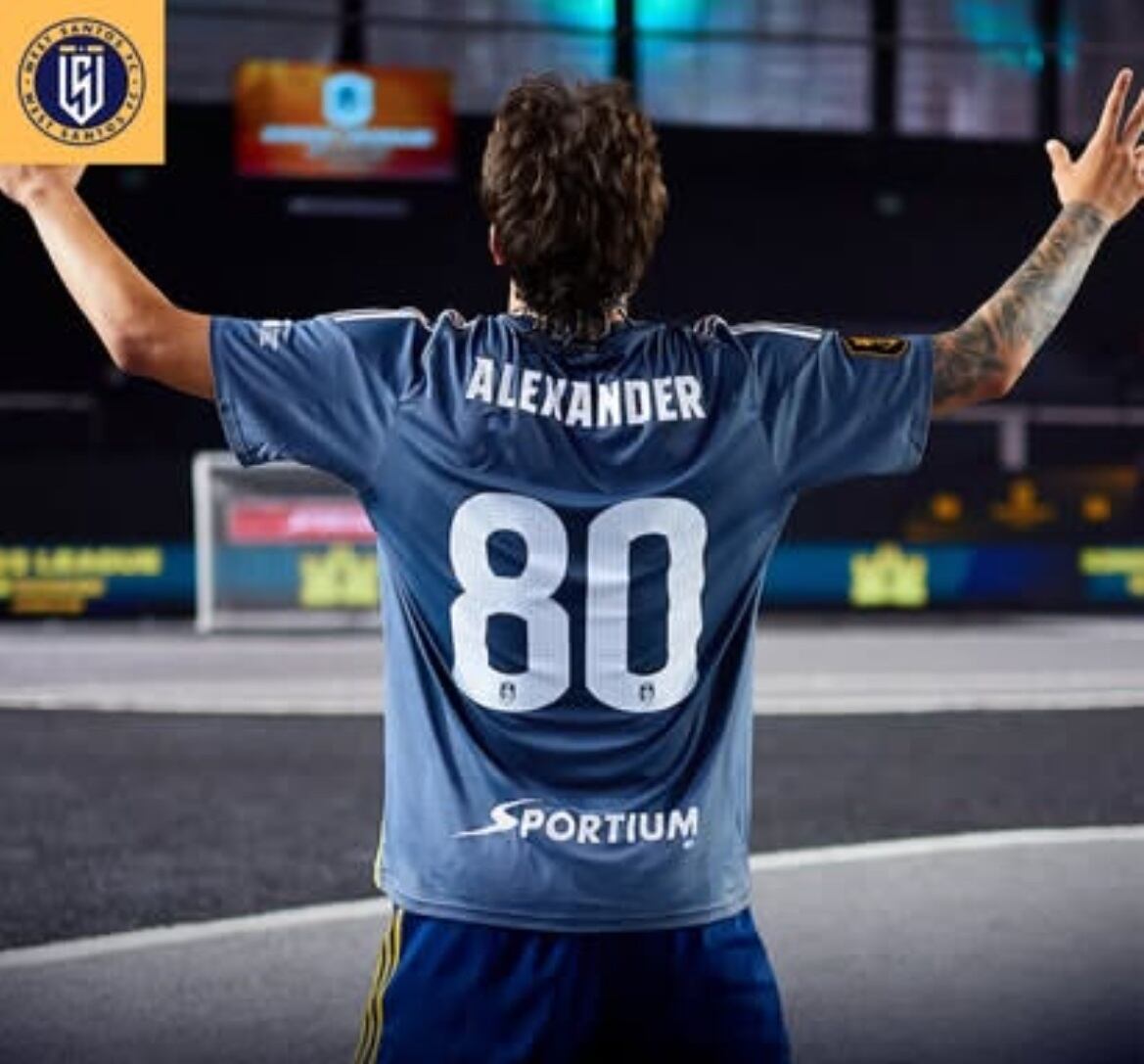 Tomada de cuenta de oficial de Instagram de West Santos