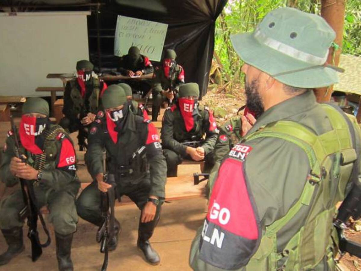 UE pide Eln cese los ataques y que las partes reanuden el diálogo de paz