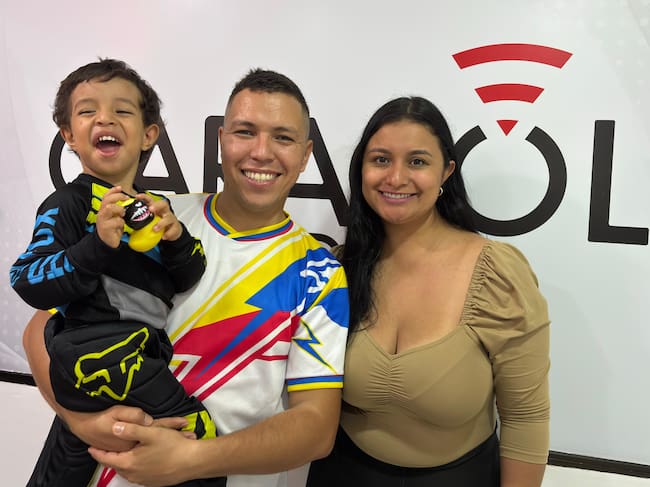 Domenic, Brayan Cabrera y Alexandra Mosquera. Foto Caracol Radio Neiv