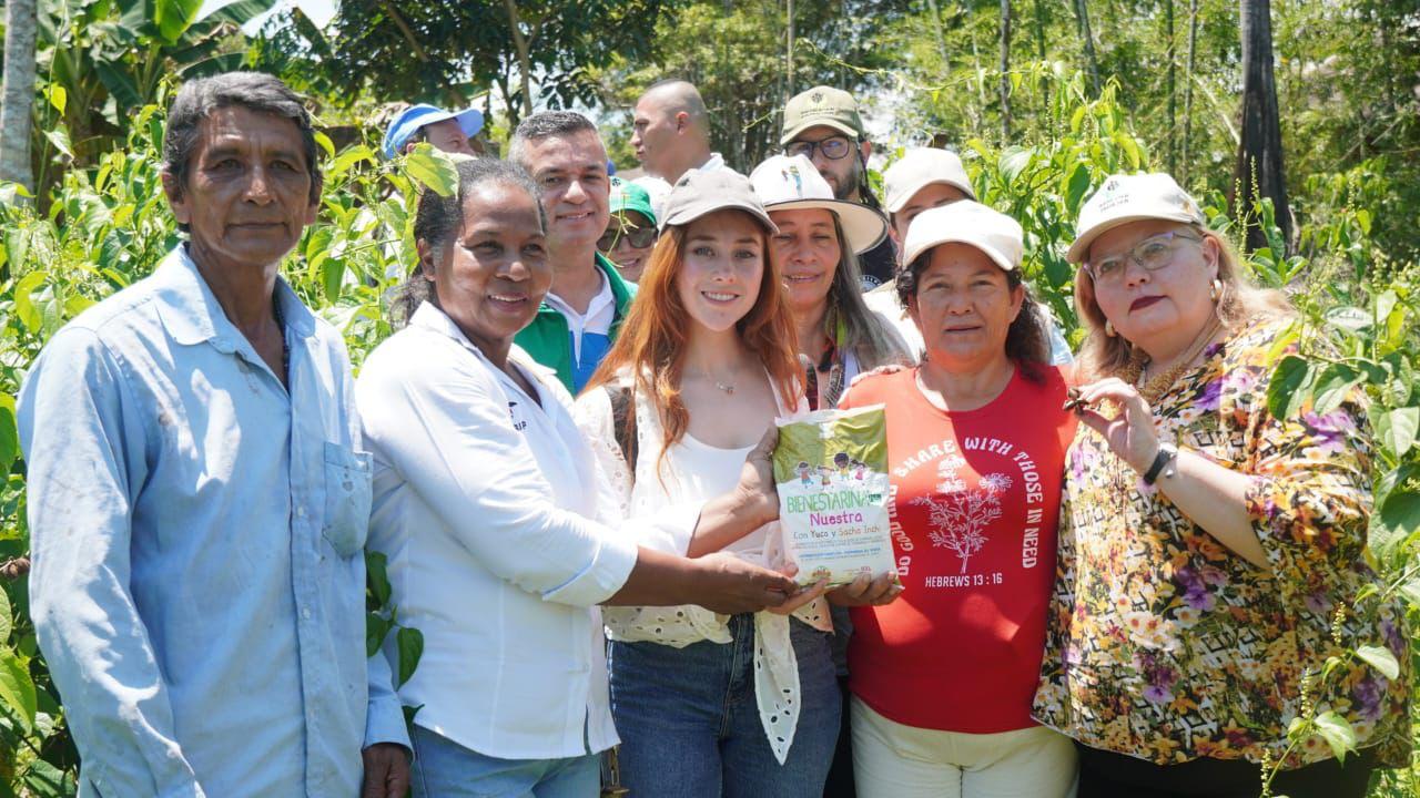 Desde el ICBF y la DSCI se reunieron con campesinos del Putumayo en el marco de la sustitución de cultivos de coca por sacha inchi. (Foto: ICBF)