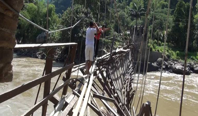 Puente El Pintado de Filadelfia, Caldas, sobre el río Cauca