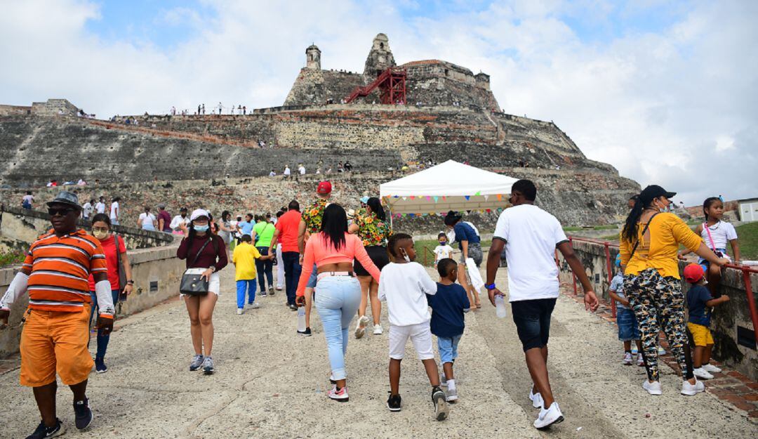 La agenda cultural gratuita incluye un taller de elaboración de personajes humanos y animales con materiales reciclables y obra de títeres