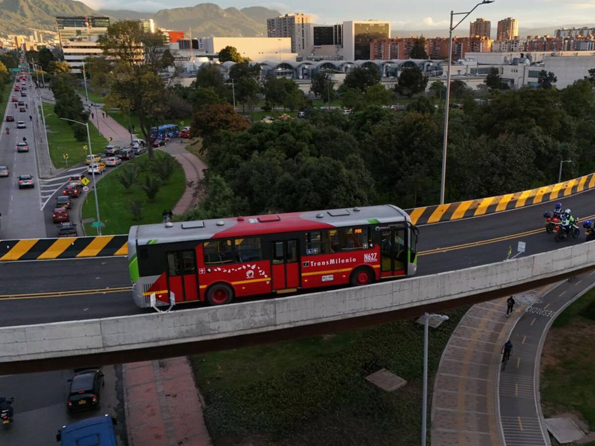 Galán inaugura el puente curvo de la Av. 68 con Calle 26: clave en la nueva troncal de TransMilenio