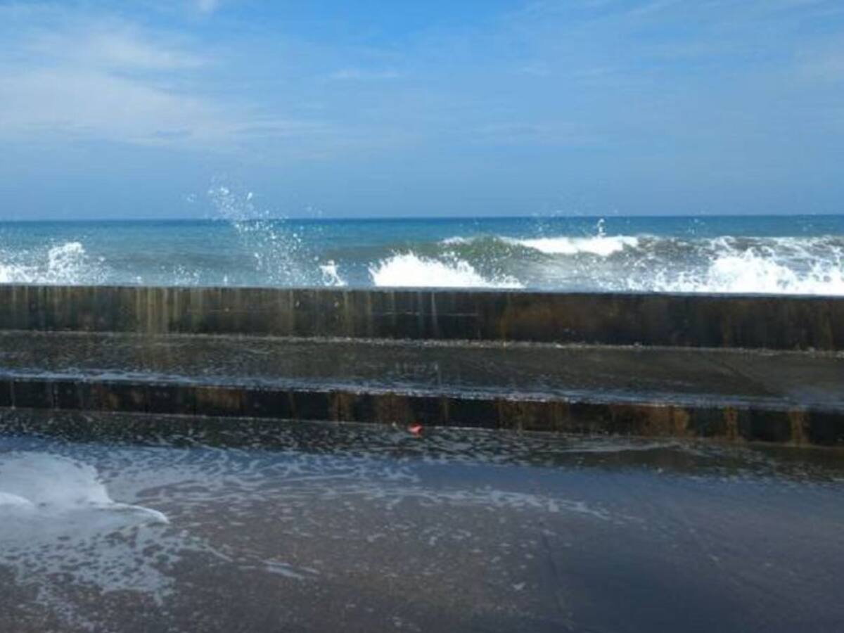 Frente frío ocasiona mar de leva en las playas de Cartagena
