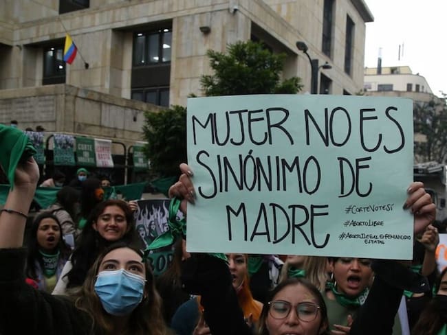 Un proceso lento de asumir será la despenalización del abordo en Colombia: el personaje del día de María Alejandra Villamizar en la Luciérnaga