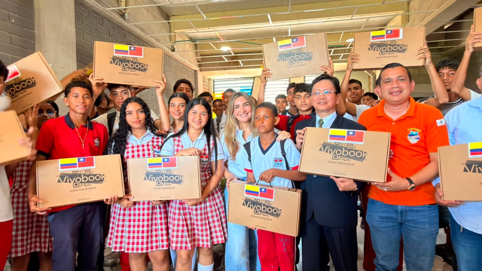 Senadora Nadia Blel en la entrega de computadores. // Cortesía