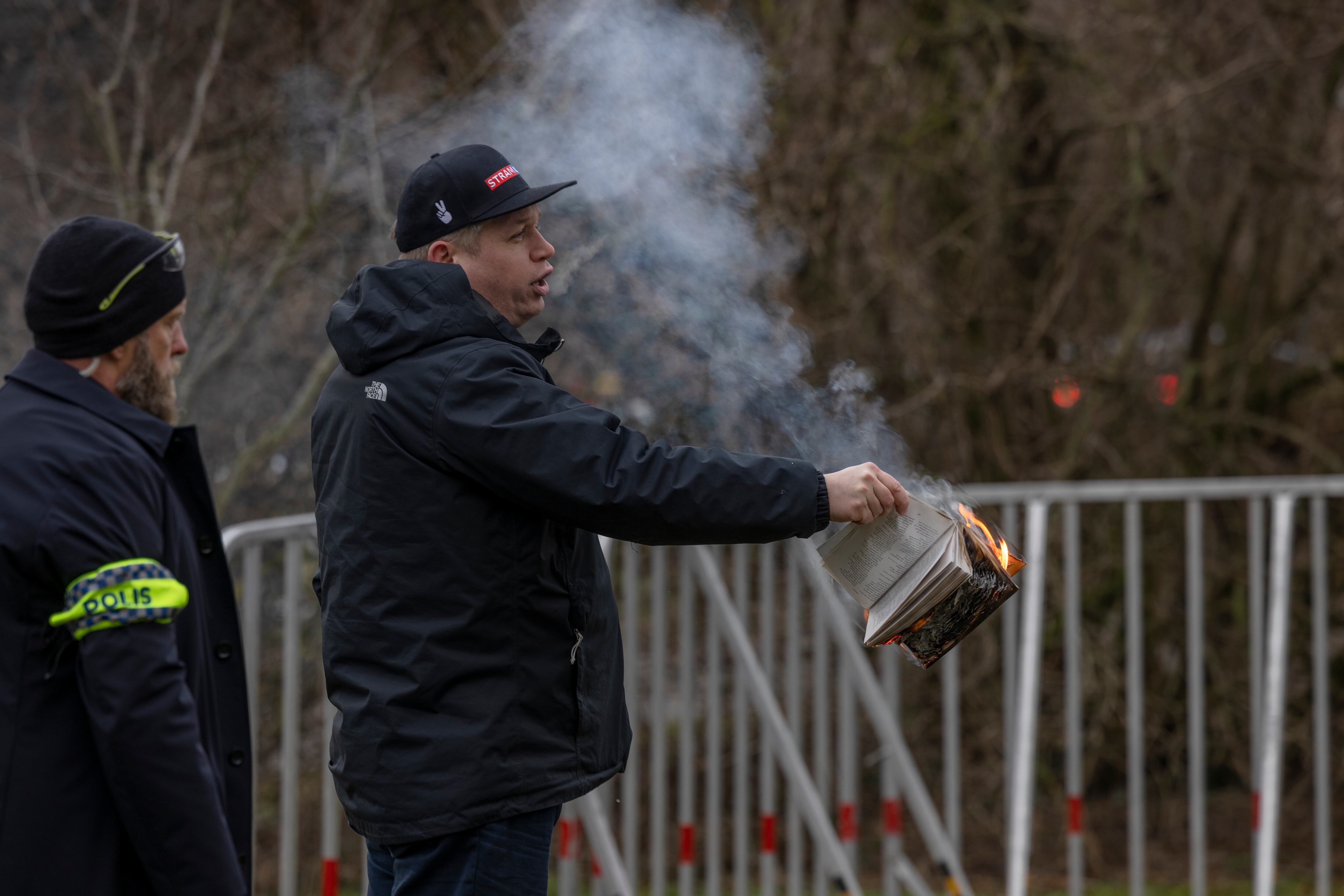 Quema del Corán en Suecia durante una protesta aprobada por el gobierno. Esta situación ha ocurrido dos veces durante 2023. 
(Foto: Jonas Gratzer/Getty Images)