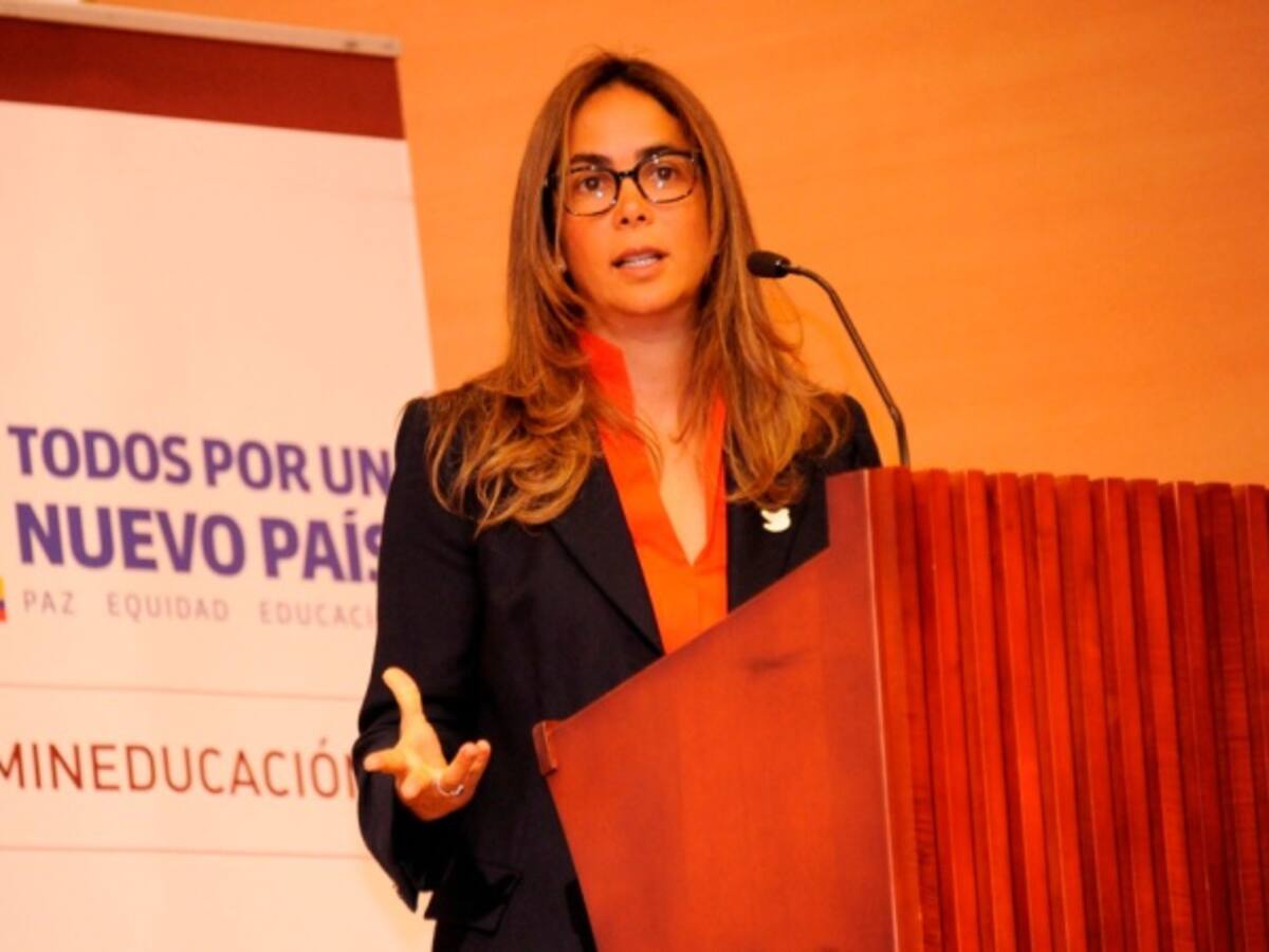 Ministra de Educación reafirmó compromiso educativo con niños y jóvenes de La Guajira