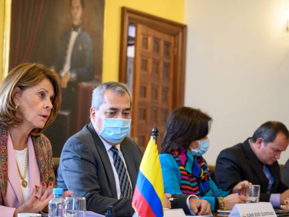 Gobierno suspende vuelo humanitario para colombianos en Ucrania