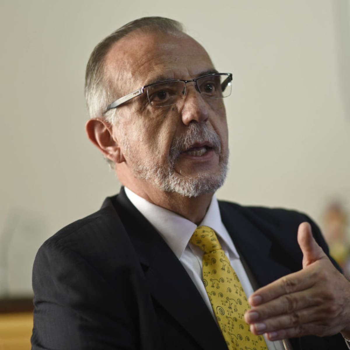 Iván Velásquez niega injerencia de Danilo Rueda y descarta pactos sobre bombardeos