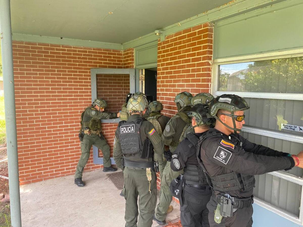 120 policías élite de Colombia se entrenan como SWAT en EE.UU.