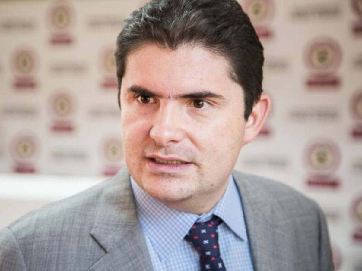 Petro no es coherente con la elección del procurador: candidato Luis Felipe Henao
