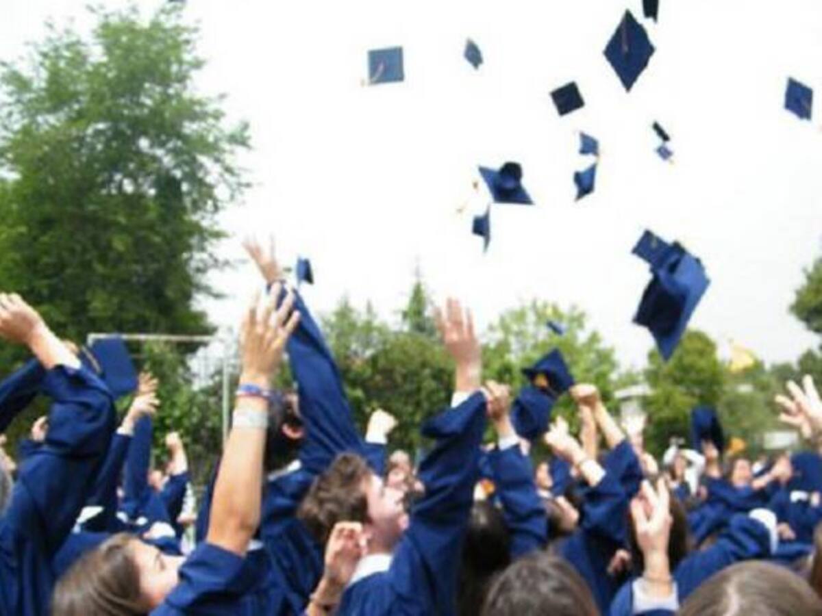 La estudiante que logró su título después de tardar 30 años haciendo su tesis