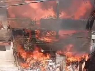 Vvienda en Manrique afectada con incendio a gran escala. Foto: Cortesía