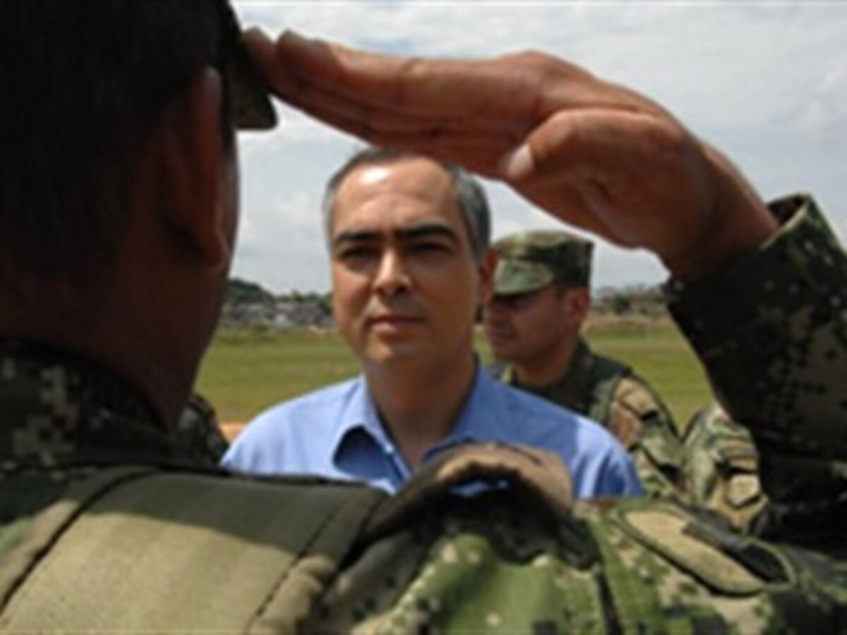En un mes estará listo el plan de guerra para combatir a los grupos irregulares