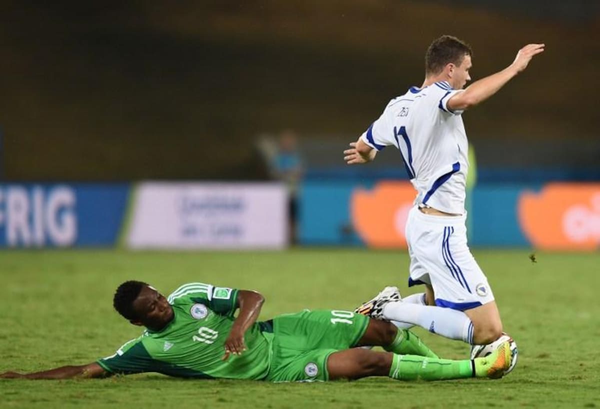 Peter Odemwingie marcó el único gol del partido en el que los nigerianos sobrepasaron a los bosnios que se despiden del Mundial.