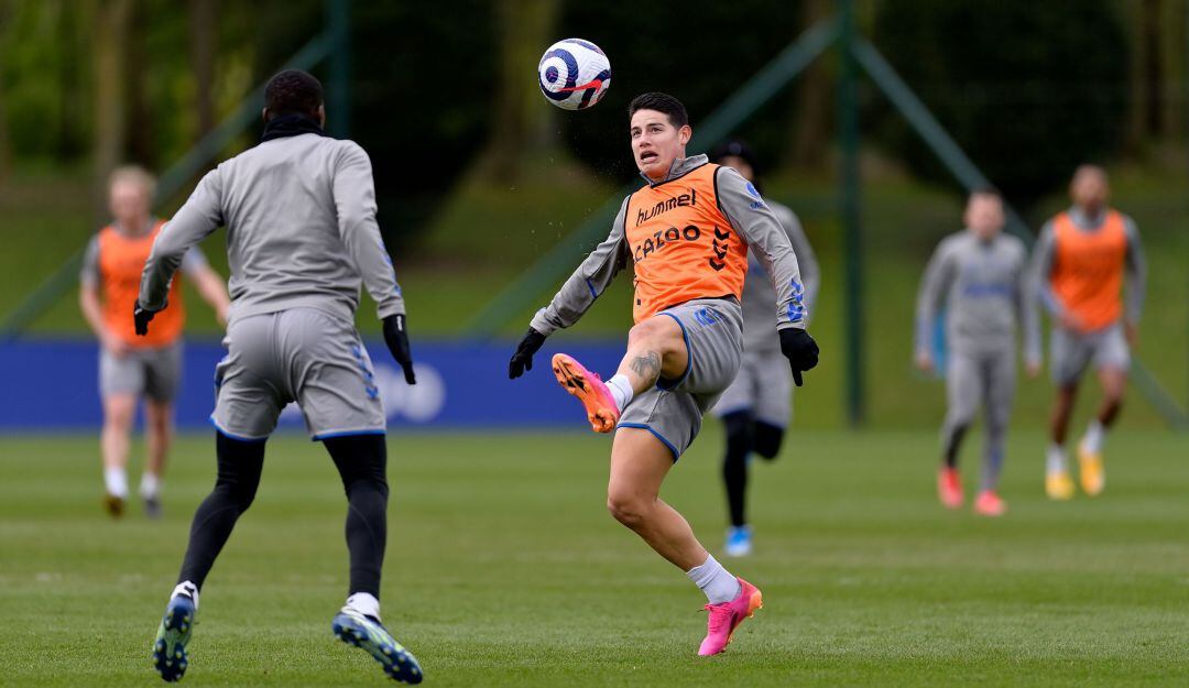 James Rodríguez en el entrenamiento de este jueves previo a enfrentar al Arsenal