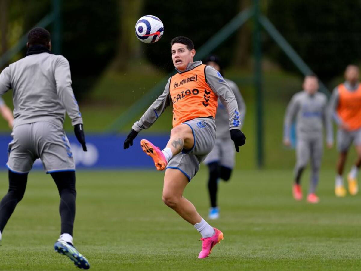Lo hace ver fácil: La joya de James en entrenamiento con Everton