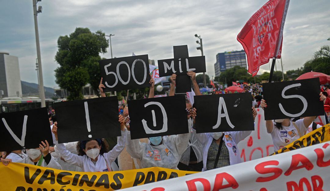 Manifestación en Brasil en protesta por los 500.000 muertos