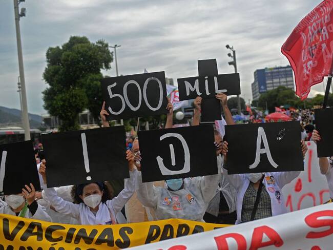 Manifestación en Brasil en protesta por los 500.000 muertos