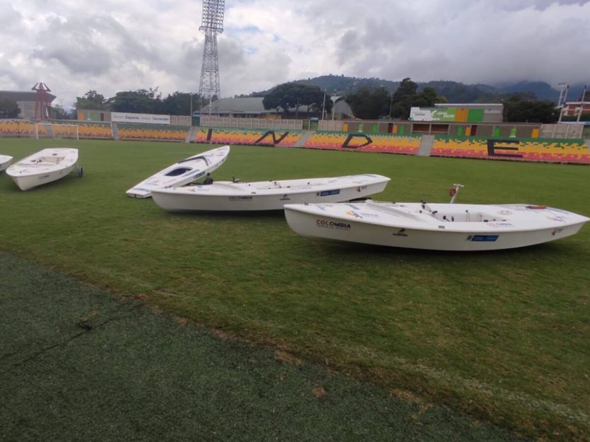 Ministerio del Deporte entregó cinco botes para Santander